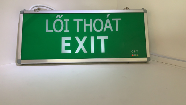 LED بطارية الطوارئ القابلة لإعادة الشحن سلامة مخصصة الرسم التخطيطي خروج المصباح