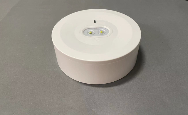 سطح ضوء النازل في حالات الطوارئ القابلة لإعادة الشحن أو التثبيت المريح