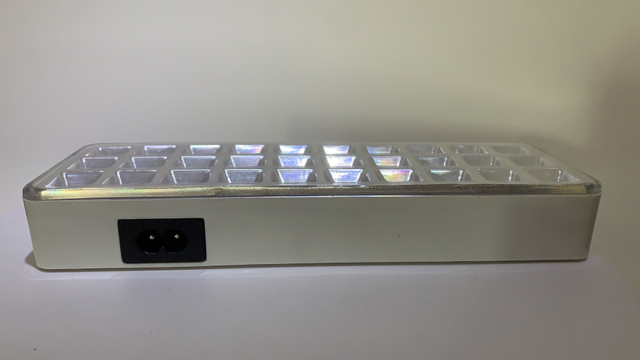 مصباح تخييم للطوارئ ببطارية ليثيوم قابلة لإعادة الشحن يعمل بالطاقة الشمسية