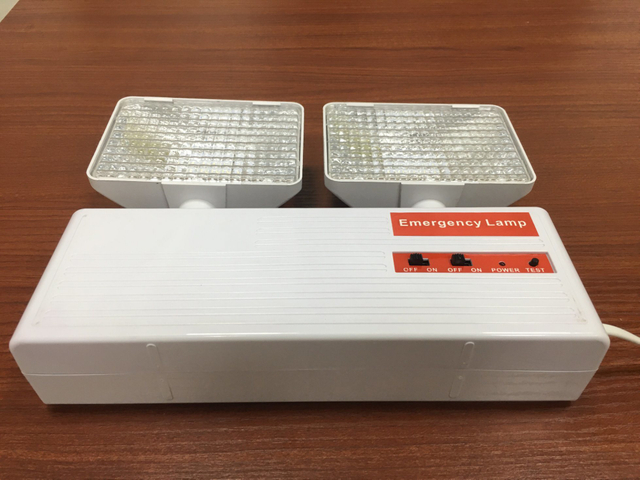 مصباح طوارئ أمان برأسين مزدوجين قابل لإعادة الشحن LED