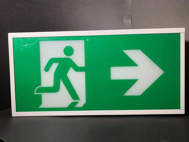 مصباح سلامة خروج الطوارئ ببطارية قابلة لإعادة الشحن LED