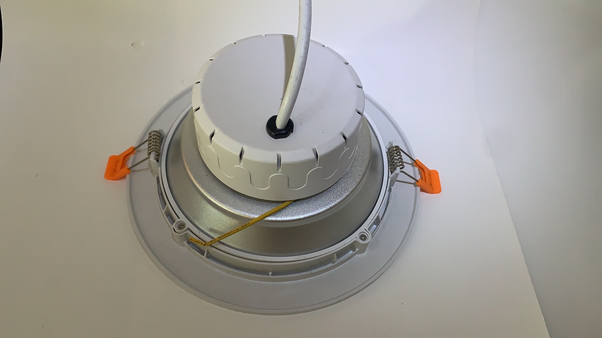 إضاءة السقف سبوت LED للطوارئ مع الحفاظ على البطارية الاحتياطية