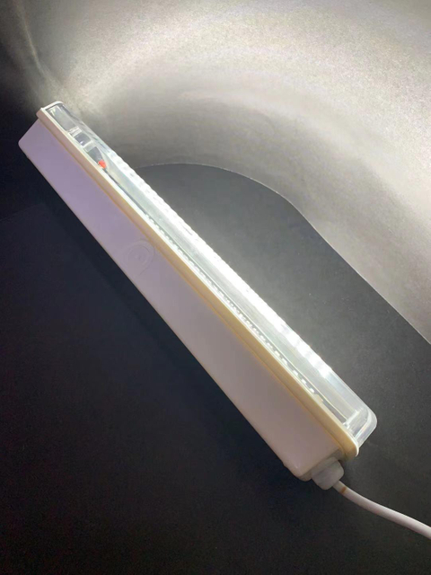 بطارية LED للطوارئ قابلة لإعادة الشحن مقاومة للماء غير محفوظة
