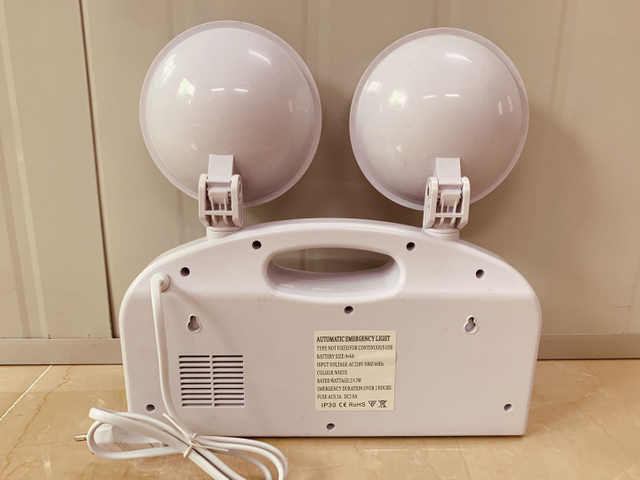 مصباح ليد مزدوج للطوارئ مع بطارية قابلة لإعادة الشحن