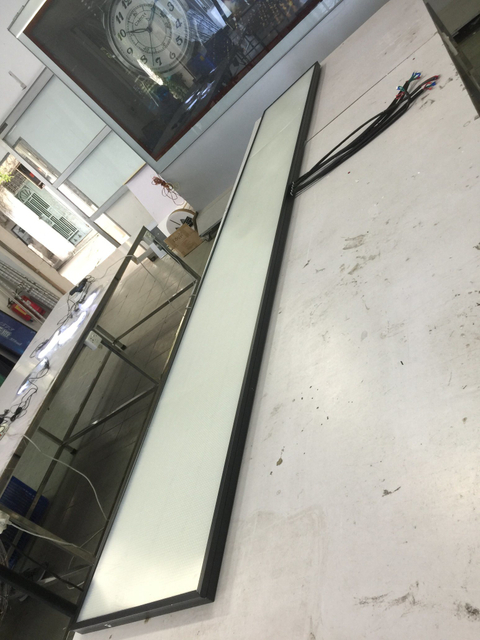 صندوق إضاءة متحرك LED قابل للبرمجة للإعلان